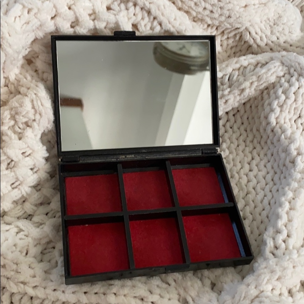 Vintage jewelry case with mirror